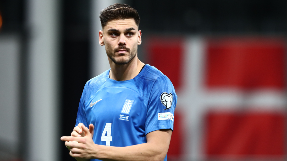 Χωρίς Μαυροπάνο, Κοντούρη στη Βουδαπέστη η Εθνική