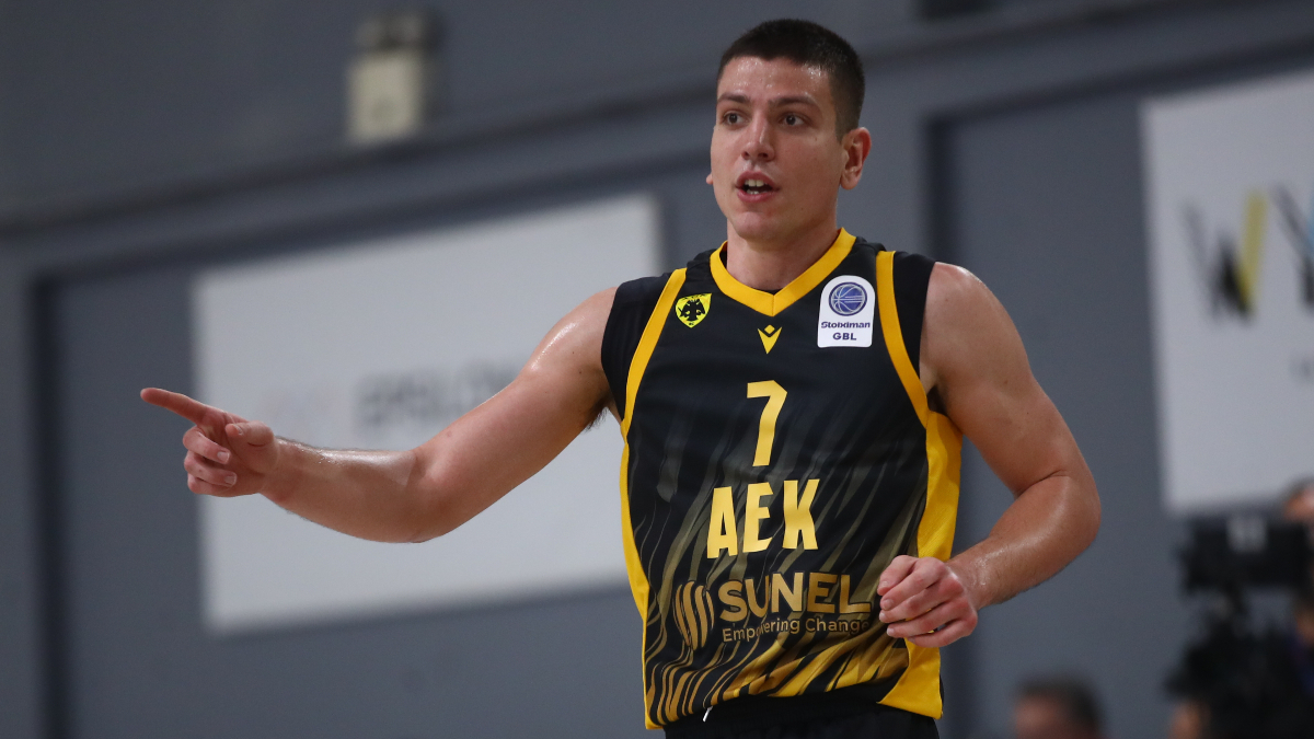 “Eκτελεστής” Φλιώνης έδωσε την νίκη στην ΑΕΚ και έβαλε σε δύσκολη θέση τον Πανιώνιο
