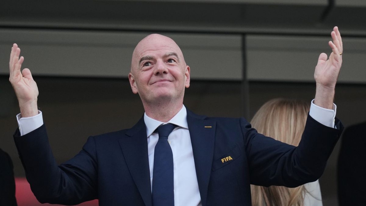 Η FIFA κατηγορεί την UEFA για «εκστρατεία δυσφήμησης» με φόντο το σχέδιο προσέλκυσης ιδιωτών επενδυτών